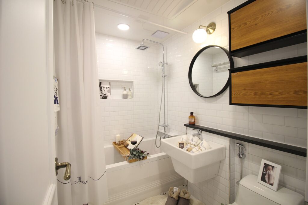 restroom-4786773_1920